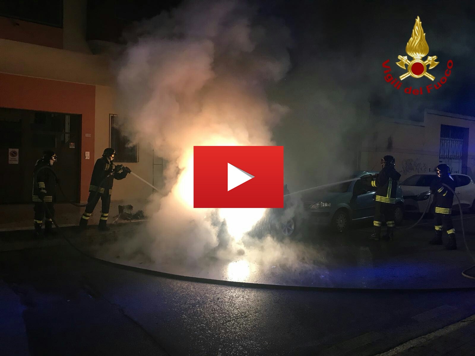 VIDEO Vigili Del Fuoco Domano Le Fiamme Ecco Il Video Di Uno Degli