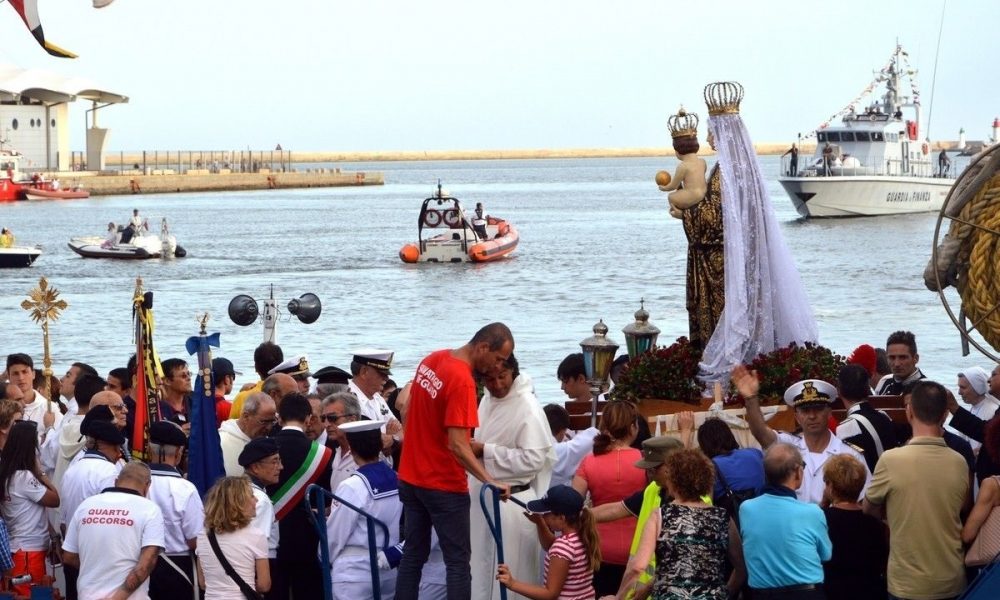 Tutto Pronto Per La Tradizionale Processione In Mare In Onore Di Nostra