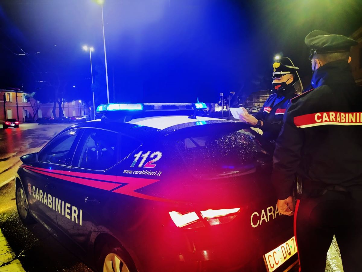 Bruciato L Alt Dei Carabinieri In Fuga Una Coppia Cagliari Vistanet