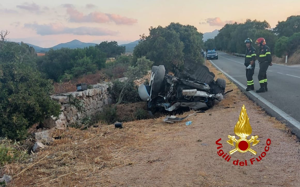 Sardegna Spaventoso Incidente Scontro Fra Due Auto Cagliari Vistanet