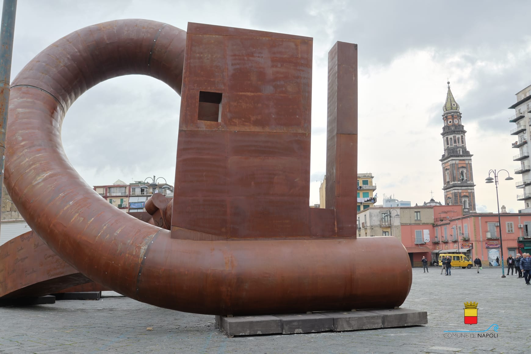 La Nuova Installazione In Piazza Mercato