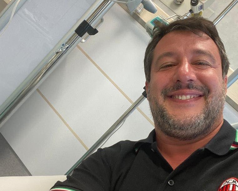 Salvini Va A Un Comizio Con La Febbre Tra Selfie E Strette Di Mano Il