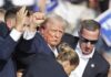 Spari al comizio di Trump, l’ex Presidente ferito a un orecchio da un cecchino