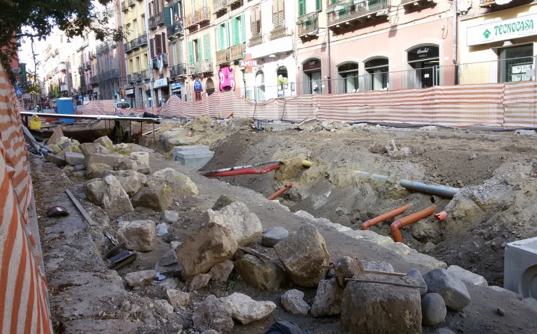 Riprendono i lavori di sistemazione nel centro di Cagliari, chiusi al traffico via Sassari e corso Vittorio Emanuele