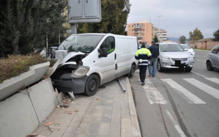 Pirri. Incidente stradale in Via Vesalio