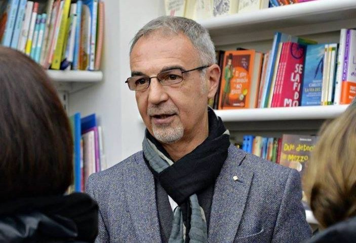 Pierluigi Serra, lo scrittore che racconta i fantasmi di Cagliari