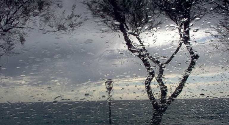 Capodanno sotto il temporale in Sardegna, arriva l’allerta meteo della Protezione Civile: “Uscite solo per necessità”