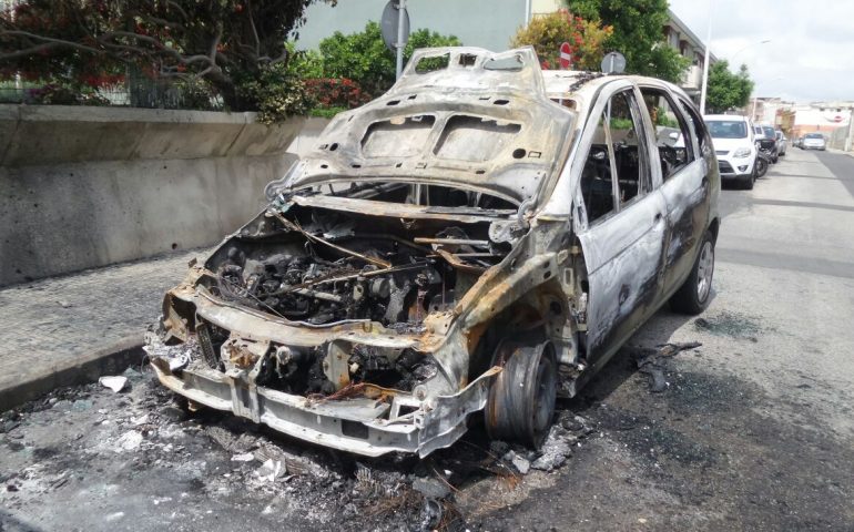 Pirri, via Melis: distrutta dalle fiamme l’auto di Giuseppe Corongiu, dirigente comunale di Quartu