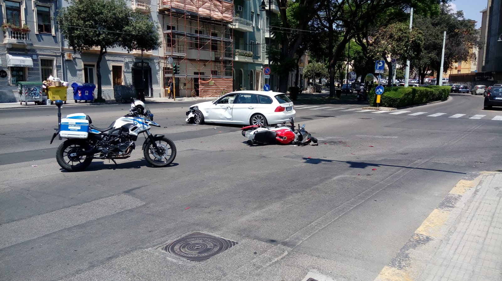 Via Dante, Violento Scontro Tra Auto E Moto: Il Conducente Della Moto ...