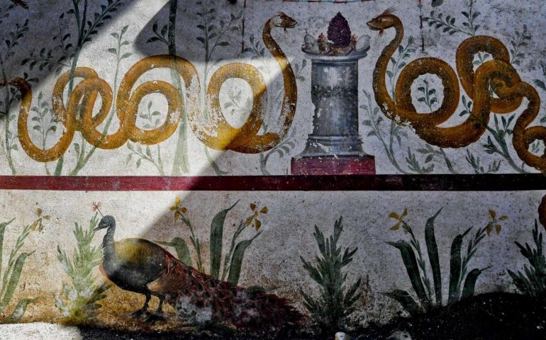 Pompei, riemerge un altro tesoro sepolto dalla lava: scoperta la casa del giardino incantato
