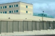 Caos nel carcere di Bancali: detenuto per terrorismo aggredisce due agenti e li minaccia di morte