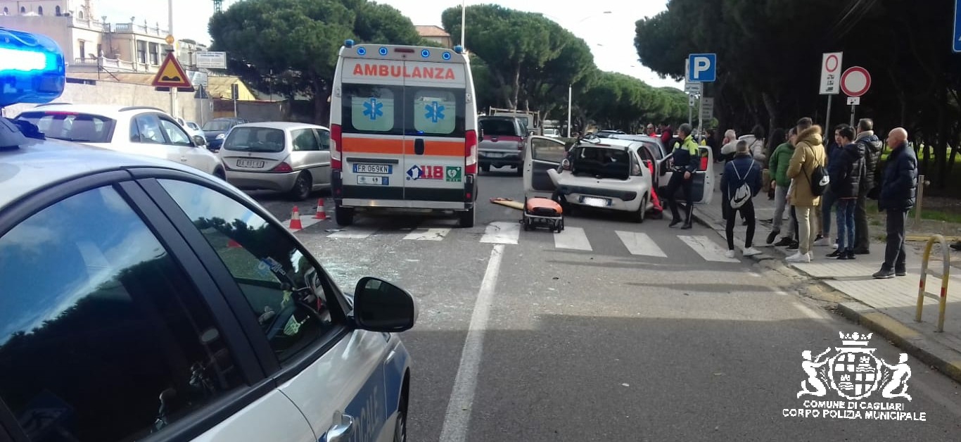 Tamponamento In Viale Colombo A Cagliari. Ferita Una Conducente ...