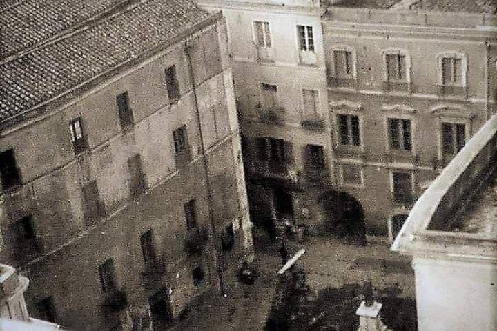 La Cagliari che non c’è più: il portico Vivaldi Pasqua prima dei bombardamenti della guerra