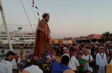 Carloforte. La suggestiva processione in mare in onore di San Pietro