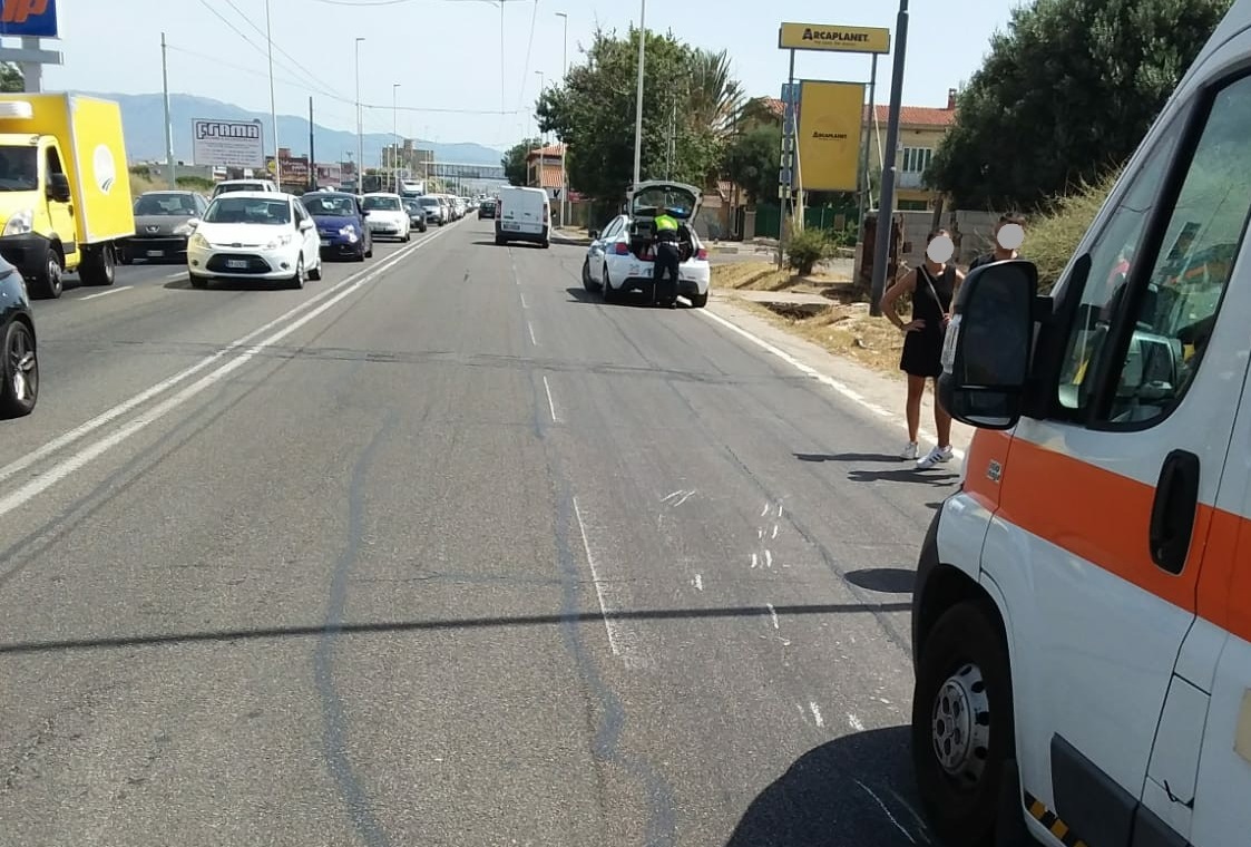 Viale Marconi: Scooter Contro Auto, 70enne In Ospedale | Cagliari ...