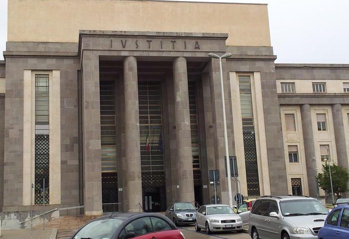 Cagliari, allarme bomba in tribunale: artificieri al lavoro