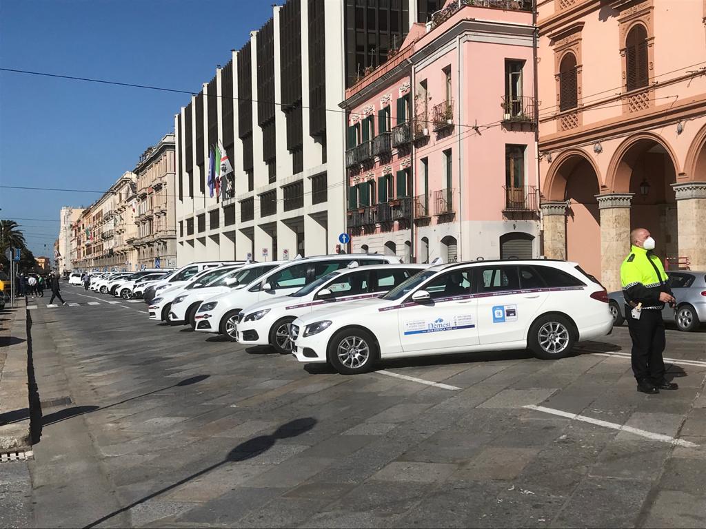 Taxi bloccano via Roma: la protesta, calo del 90% del ...