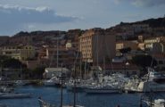 Tragedia in mare a La Maddalena: gommone contro gli scogli, muore un ragazzo