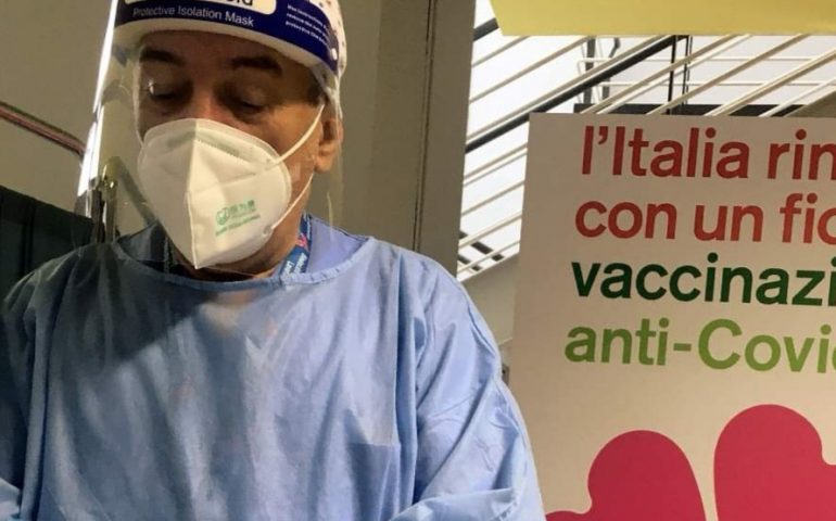 Vaccino, ecco il piano di Figliuolo: 500mila somministrazioni al giorno e raggiungere l’80% degli italiani entro settembre