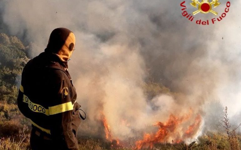 Pericolo incendio alto in Sardegna, anche nel Cagliaritano: per oggi è allerta arancione, ecco il bollettino della Protezione Civile