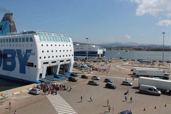 Arrivi in Sardegna, misure anti Covid: controlli su 2623 persone sbarcate in porti e aeroporti