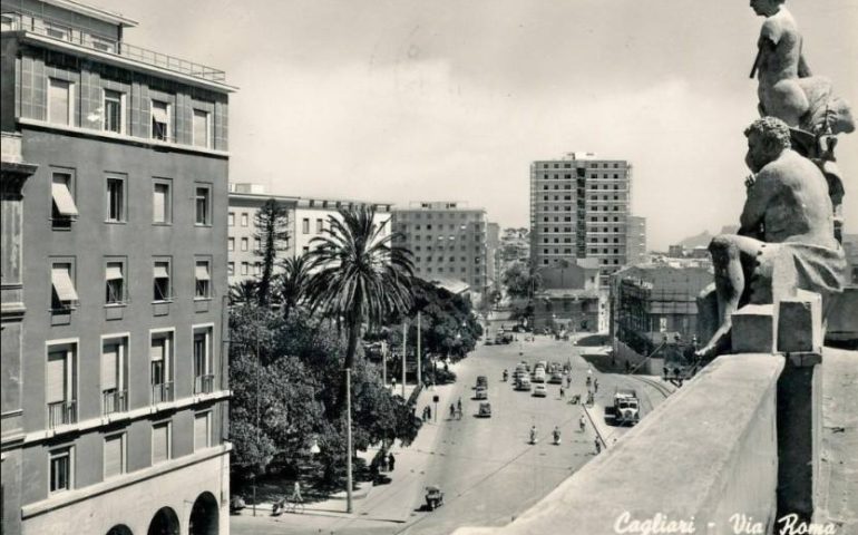 Lo sapevate? A Cagliari, in via Roma, sino al 1958 c’era anche un grande palazzo con splendide statue del Sartorio