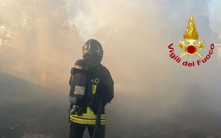 Terribile incendio a Sorgono: canadair in avaria e intere sugherete in fiamme