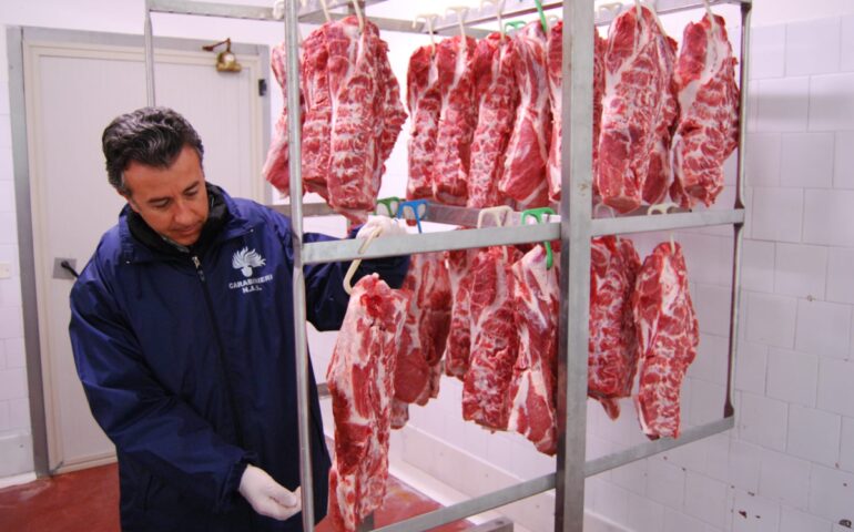 Cagliari, quasi 40 kg di carne senza alcun tracciamento sequestrati in una macelleria