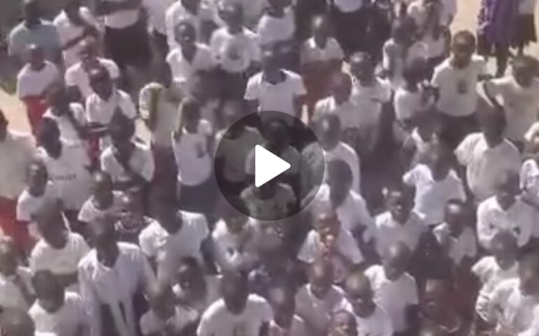 (VIDEO) “Forza Cagliari!” in Tanzania: i bimbi della missione di Don Carlo Rotondo festeggiano la salvezza