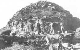 Barumini: il raro e bellissimo scatto degli operai impegnati negli scavi che portarono alla luce su Nuraxi
