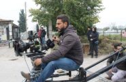 Dramma sul set a Stintino: cameraman di 44 anni accusa un malore e perde la vita