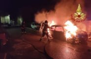 Attentato a Torpè: due auto date alle fiamme nella notte