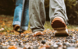 camminare piedi camminata envato