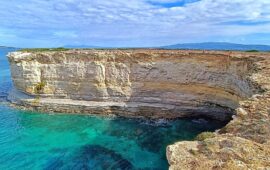 Irlanda? Normandia? No, Sardegna: ecco dove si trovano queste imponenti scogliere