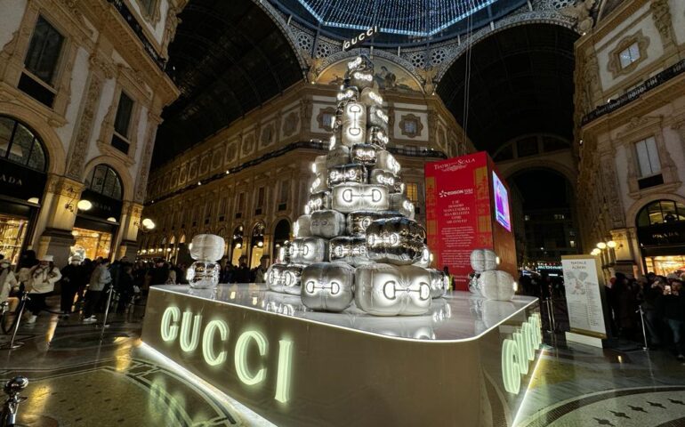 (FOTO) Natale a Milano: ecco gli alberi che illumineranno la città