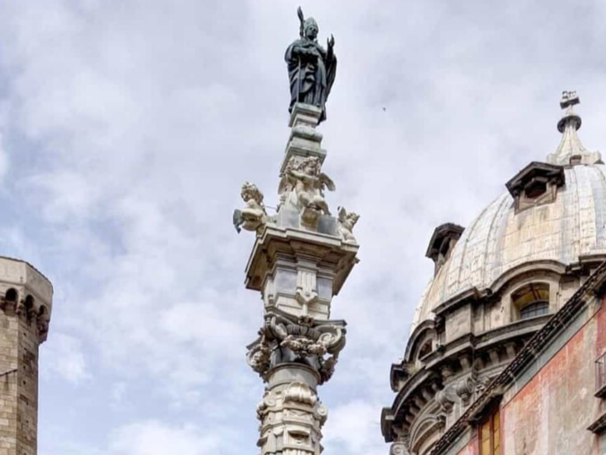 Conoscete la bellissima storia dei cinque obelischi di Napoli?