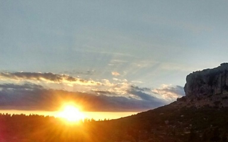 Lo scatto del giorno:  il monte Corongiu al tramonto