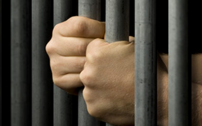 Carceri sarde, perquisizioni a Nuoro e Oristano: rinvenuti diversi telefoni cellulari