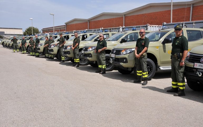 Assessore Lampis consegna 24 mezzi al Corpo forestale per rinnovo autoparco. Mezzi anche a Tortolì e Jerzu