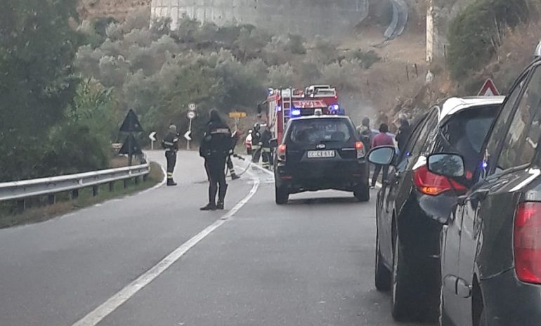 SS 125, bivio per Perdasdefogu: auto fuori strada a causa della pioggia