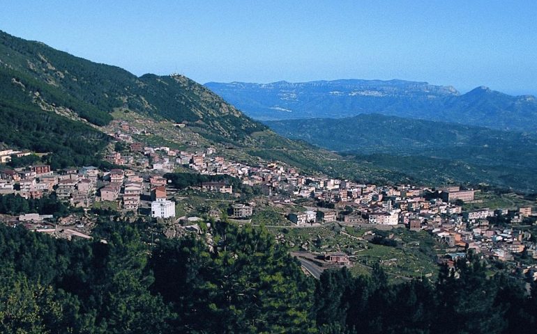 Panorama del paese di Arzana.