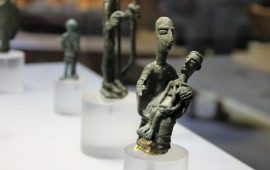 “La Pietà Sarda” di Urzulei: la statuetta nuragica che raffigura una madre con il figlio morto