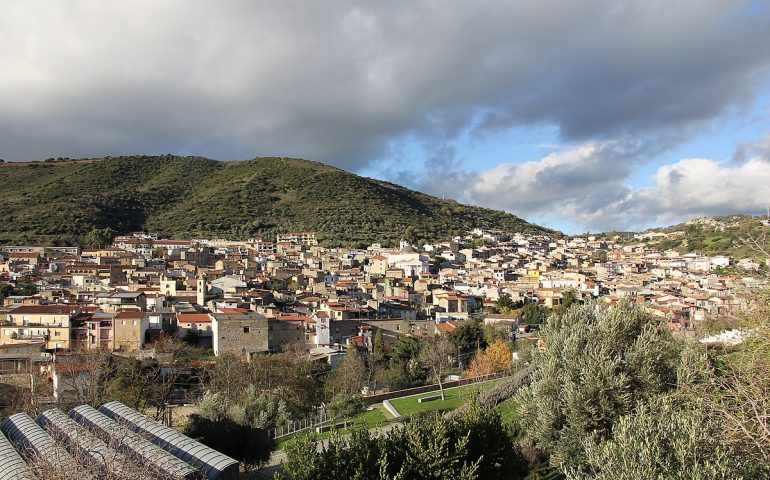 Picco di contagi a Orani, sindaco firma ordinanza per mettere in lockdown l’intero paese del nuorese