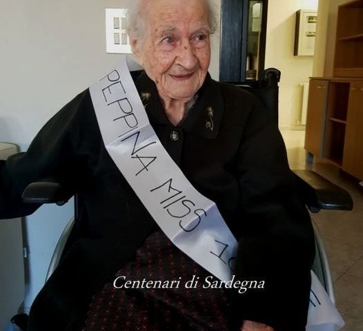 Macomer in festa per i 103 anni di Tzia Peppina Pirisinu