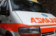 Scontro frontale sulla SS126: due feriti e auto distrutte, 45enne in codice rosso