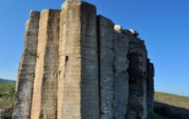 Lo sapevate? In Sardegna si trovano delle spettacolari colonne basaltiche di forma esagonale