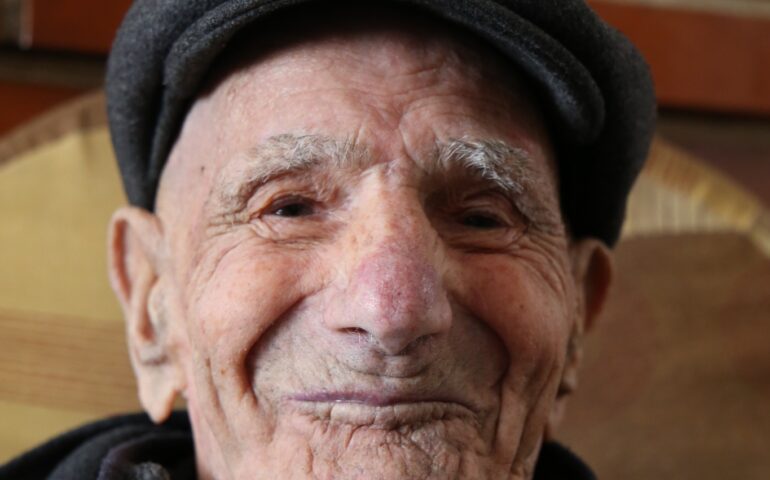 Tziu Nicolau, 101 anni: “Ogni tanto ho qualche dolorino, sarà l’età”