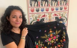 L’arte sarda del ricamo portata avanti dalla giovane Patrizia: «Nei miei scialli? La tradizione»