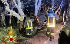 Violento incidente sulla 319 Monti-Berchidda: col pick-up si schianta contro un albero