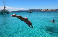Cominciano le vacanze sarde dei vip: ecco Michelle Hunziker che si gode la Costa Smeralda